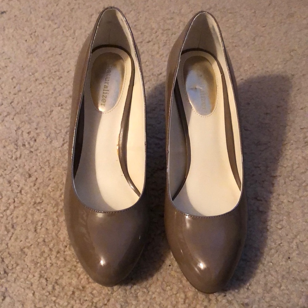 Naturalizer Daffy taupe heels